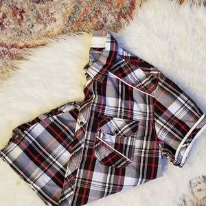 MENS SHORT SLEEVE BUTTON DOWN SHIRT.